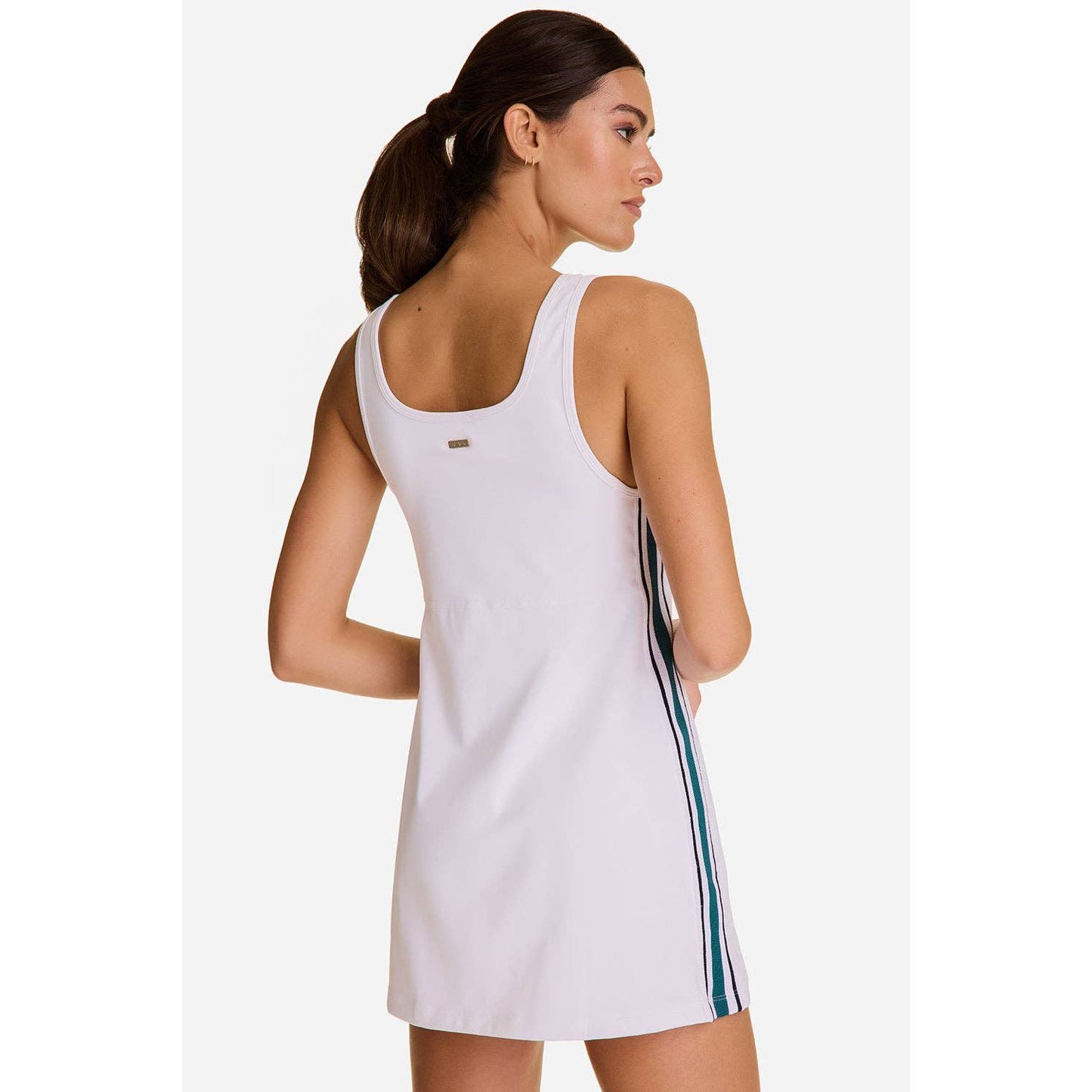 Set Dress: White