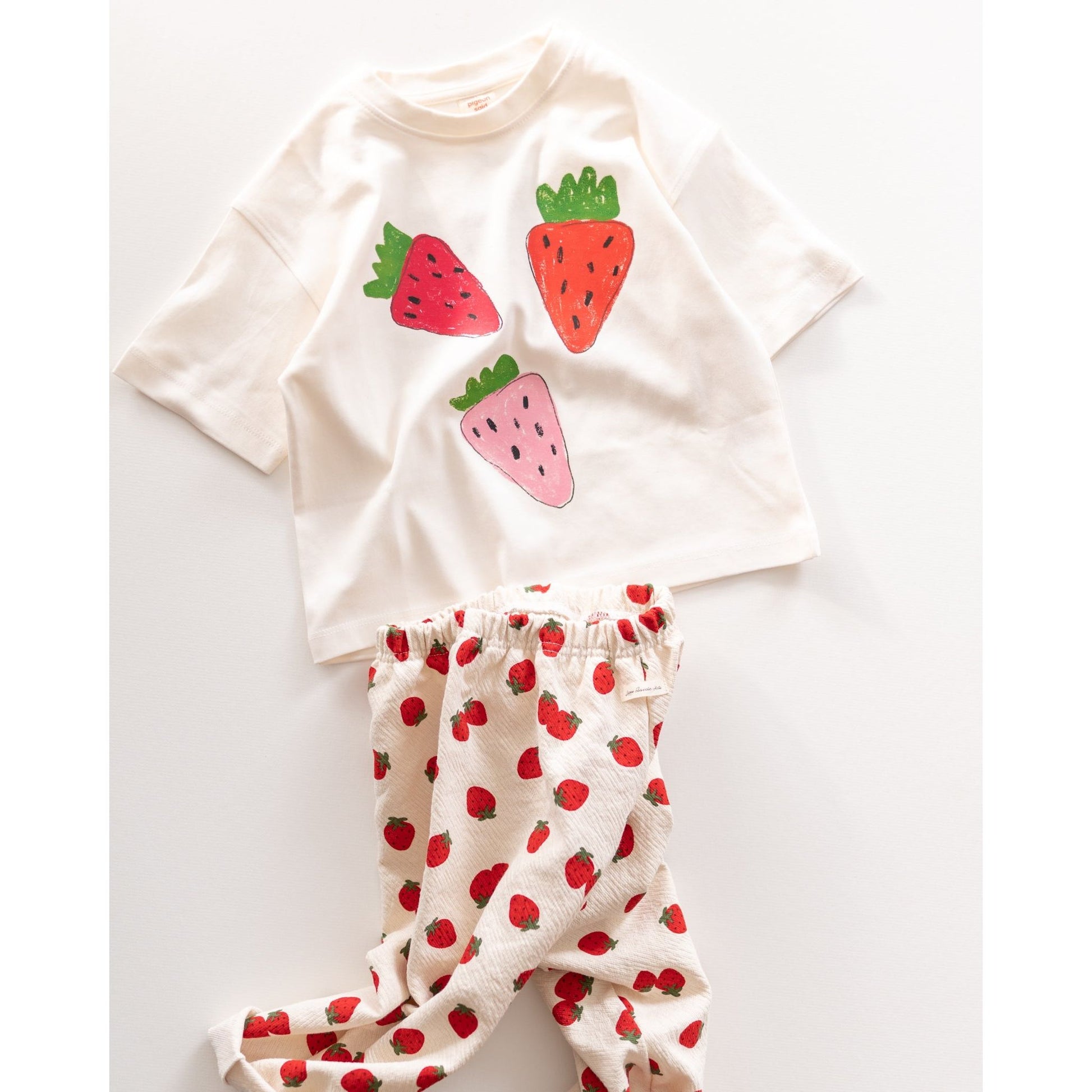strawberries tee - Pigeon said please