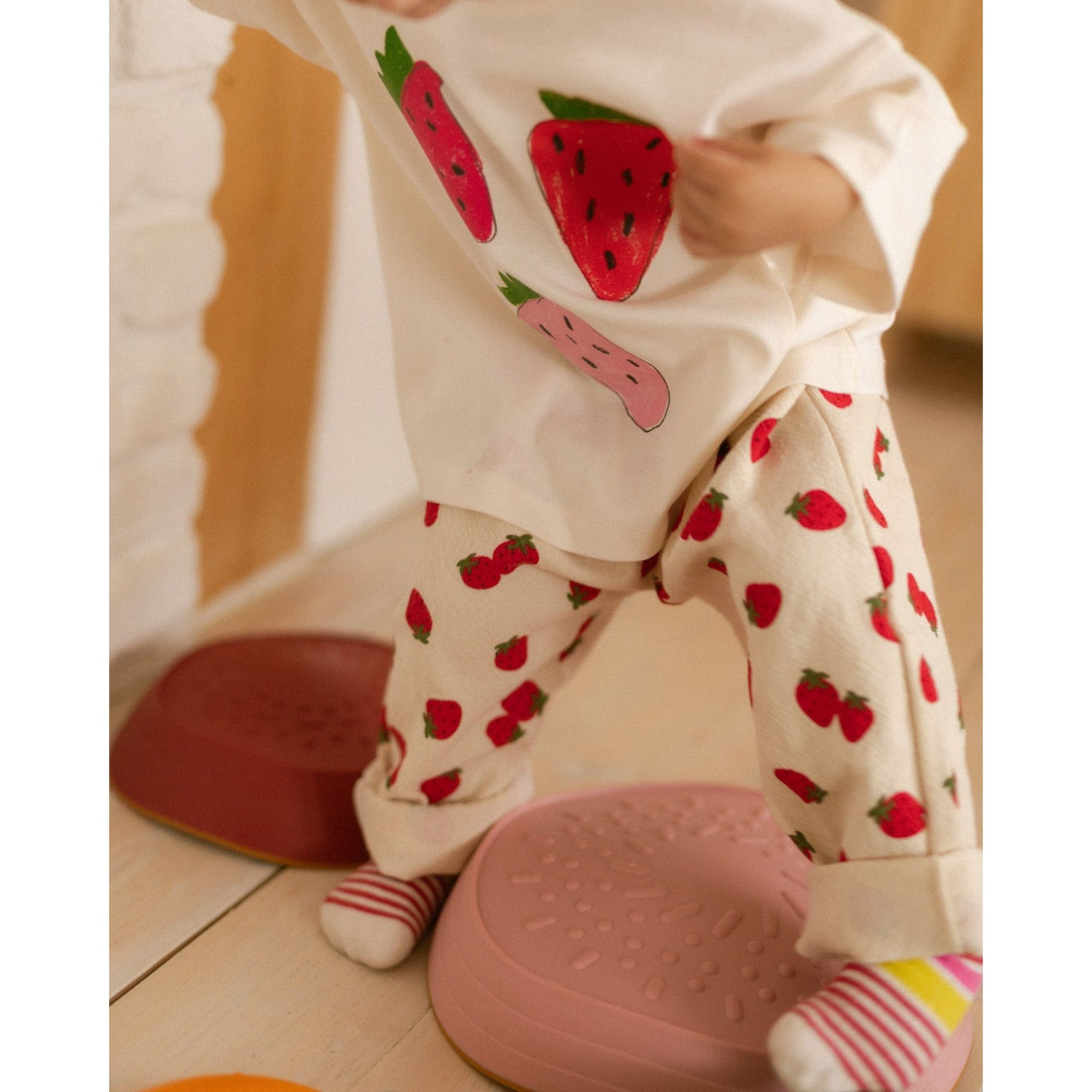 strawberries tee - Pigeon said please